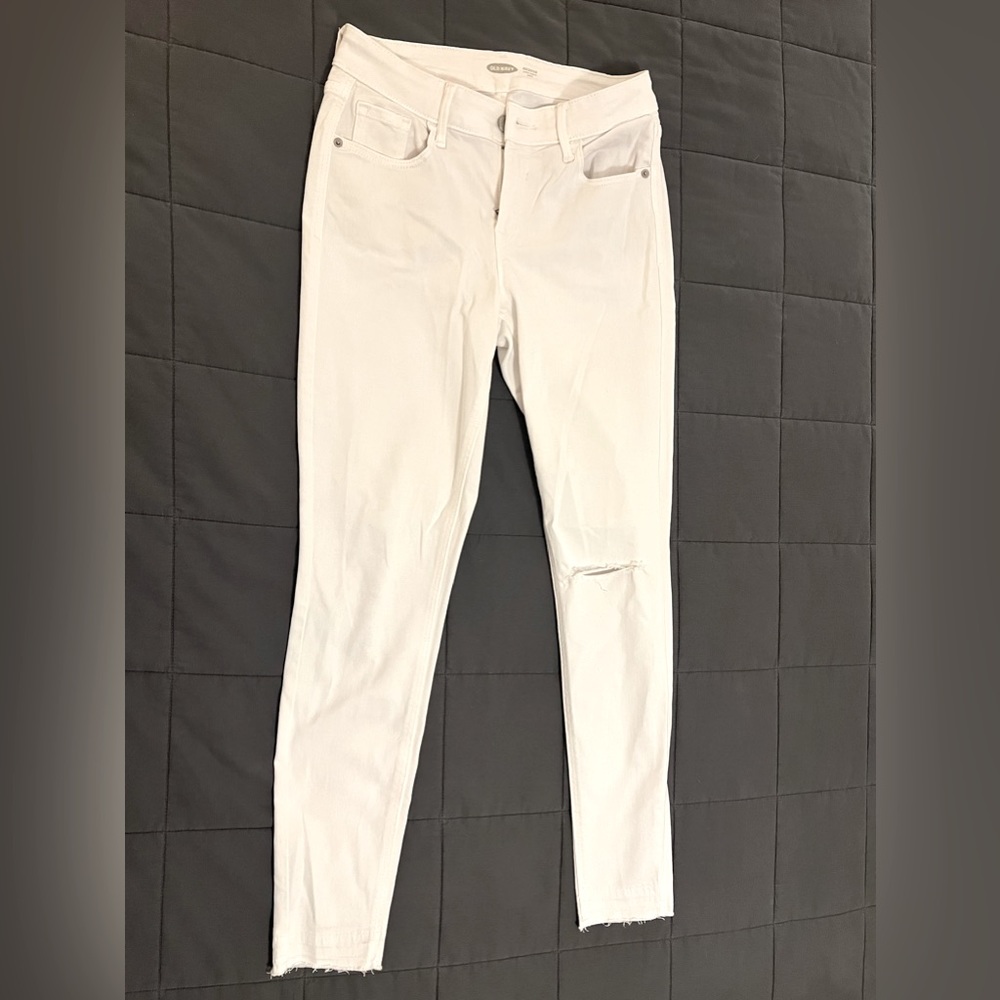 Old Navy Size 2 Rockstar mid-rise white skinny stretch ankle jeans